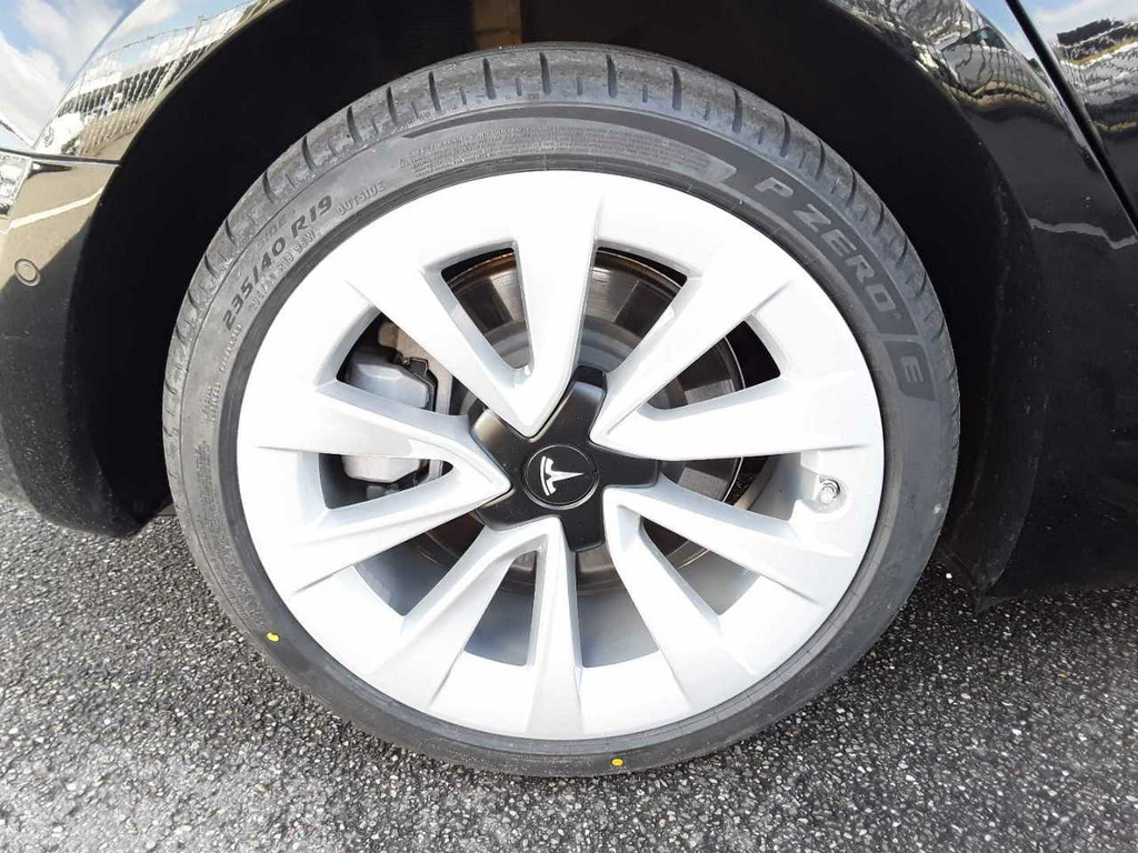 Tesla Model 3 Long Range AWD (Dual Motor) – 2022 498 HP (366 kW)